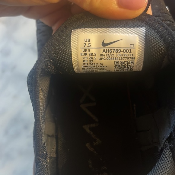 Nike Air Max 270 Women’s Athletic Sneakers - Black/White - Picture 8 of 8